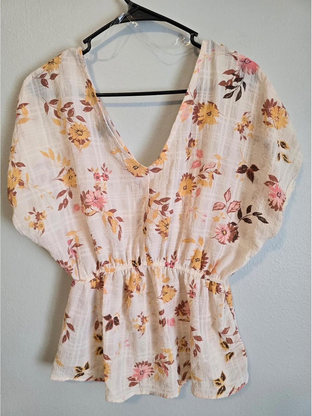 Daytrip Cream Floral Dolman Peplum Short Sleeve Blouse (S) - Picture 4 of 6